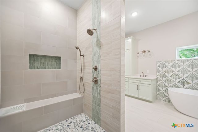 2062 W Harrison Avenue, Port O'connor, TX 77982