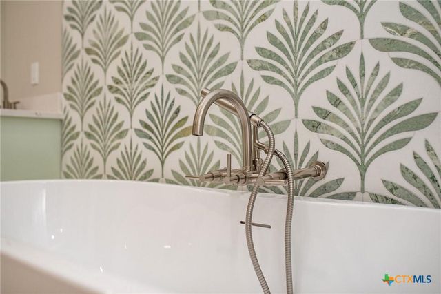 2062 W Harrison Avenue, Port O'connor, TX 77982