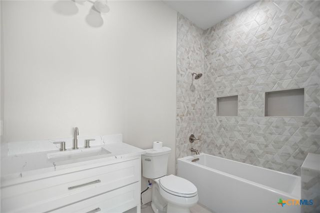 2062 W Harrison Avenue, Port O'connor, TX 77982