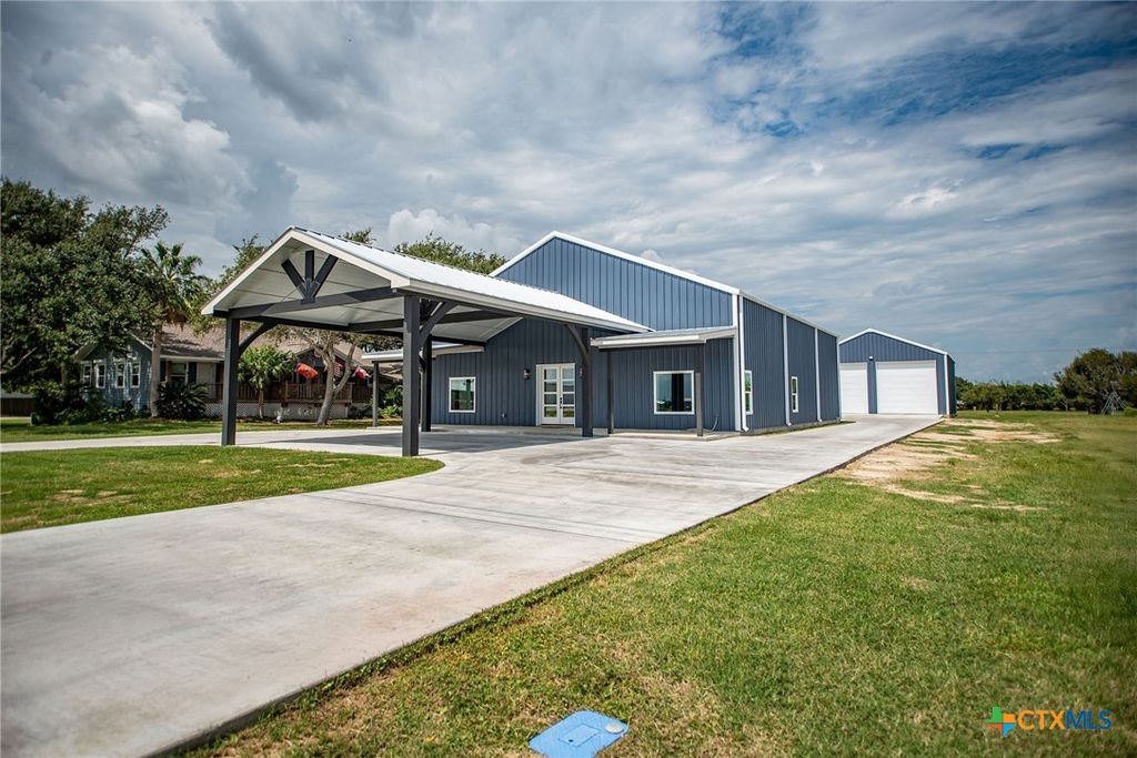 2062 W Harrison Avenue, Port O'connor, TX 77982