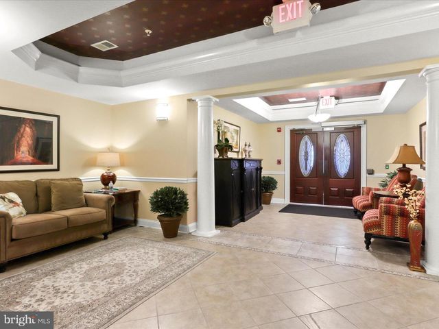 9200 CHARLESTON DR #302, Manassas, VA 20110