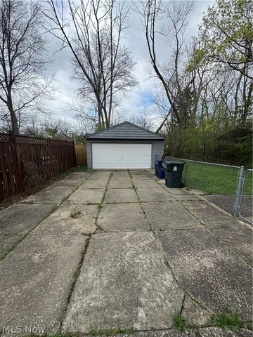 3327 Bradford Road, Cleveland Heights, OH 44118