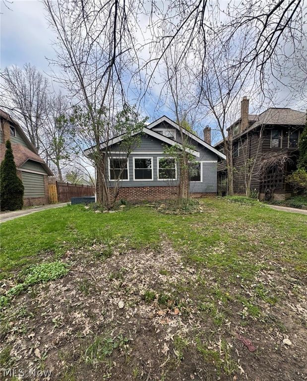 3327 Bradford Road, Cleveland Heights, OH 44118