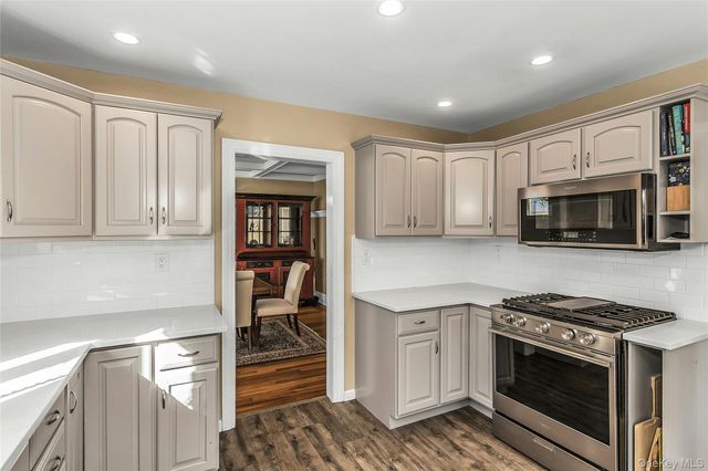 86 Taft Avenue, Lynbrook, NY 11563