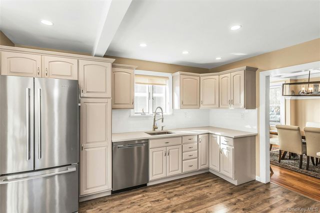 86 Taft Avenue, Lynbrook, NY 11563