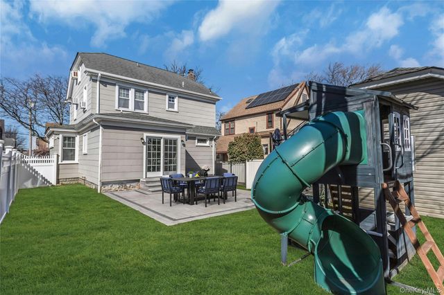 86 Taft Avenue, Lynbrook, NY 11563