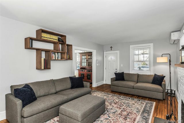 86 Taft Avenue, Lynbrook, NY 11563