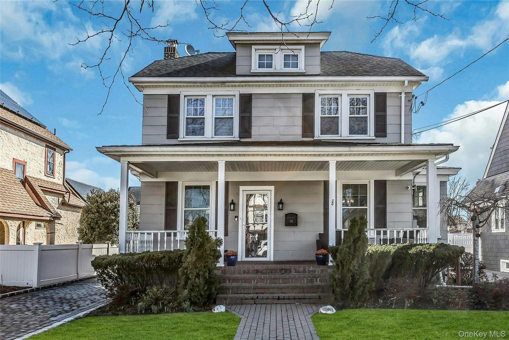 86 Taft Avenue, Lynbrook, NY 11563