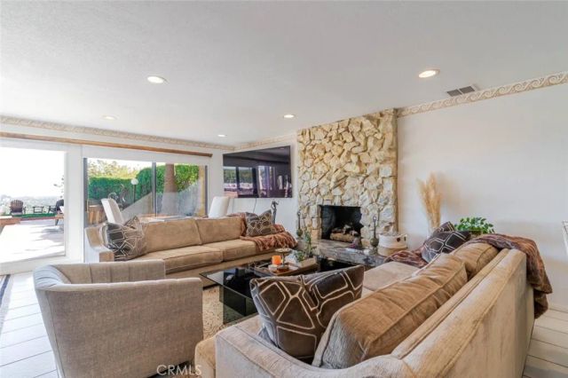 6022 Maury Avenue, Woodland Hills, CA 91367