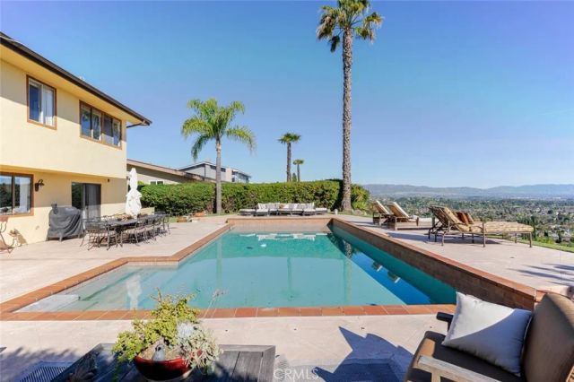 6022 Maury Avenue, Woodland Hills, CA 91367