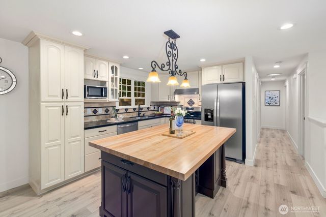 153 221st Avenue NE, Sammamish, WA 98074