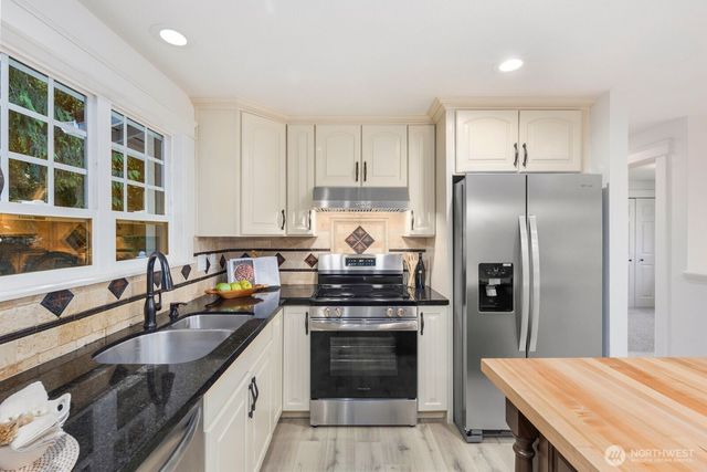 153 221st Avenue NE, Sammamish, WA 98074