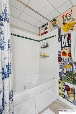 10409 Newport Avenue, Omaha, NE 68122