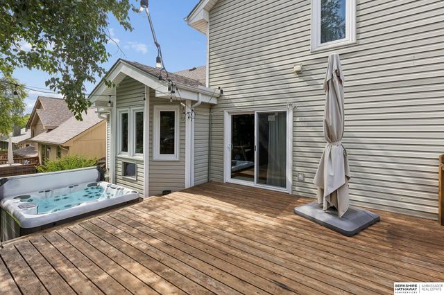 10409 Newport Avenue, Omaha, NE 68122