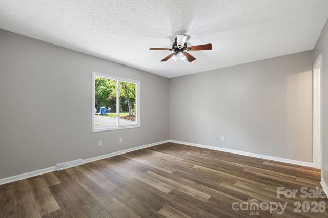 35 Golden Oaks Lane, Fletcher, NC 28732