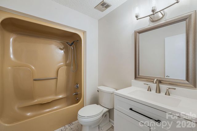 35 Golden Oaks Lane, Fletcher, NC 28732
