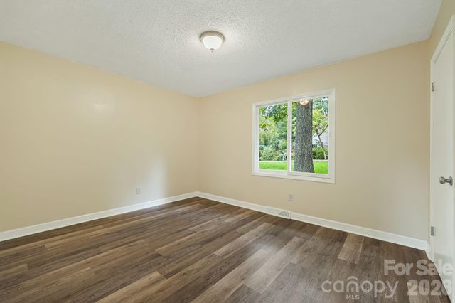 35 Golden Oaks Lane, Fletcher, NC 28732