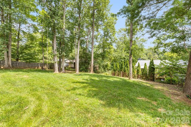 35 Golden Oaks Lane, Fletcher, NC 28732
