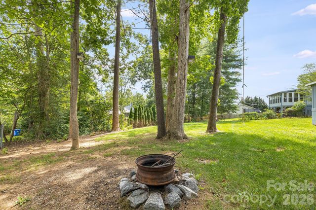 35 Golden Oaks Lane, Fletcher, NC 28732