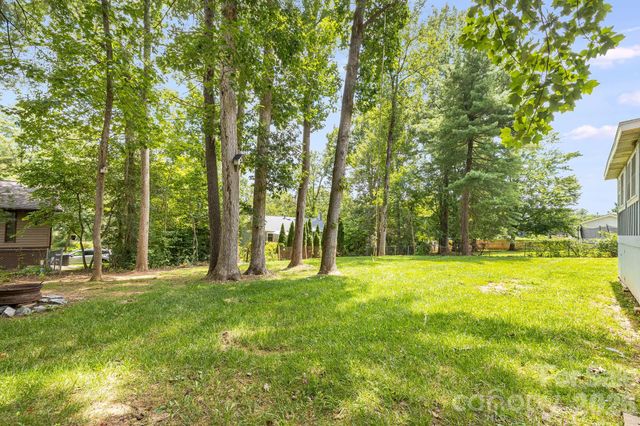 35 Golden Oaks Lane, Fletcher, NC 28732