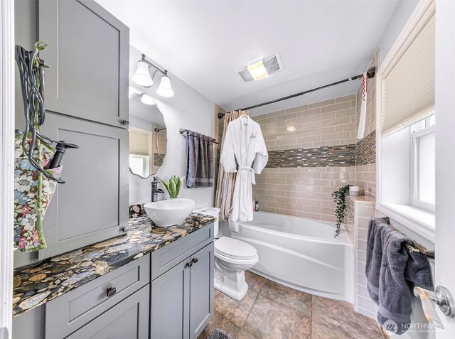 599 Loomis Trail Road, Lynden, WA 98264