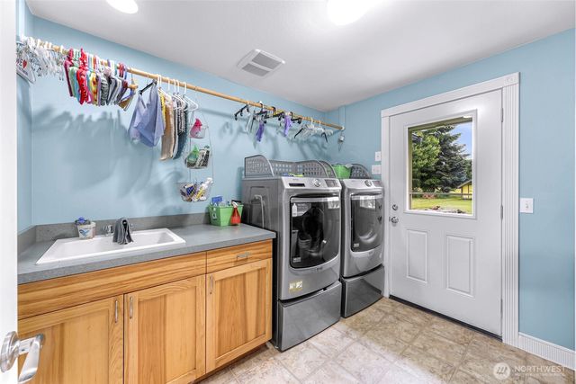 599 Loomis Trail Road, Lynden, WA 98264