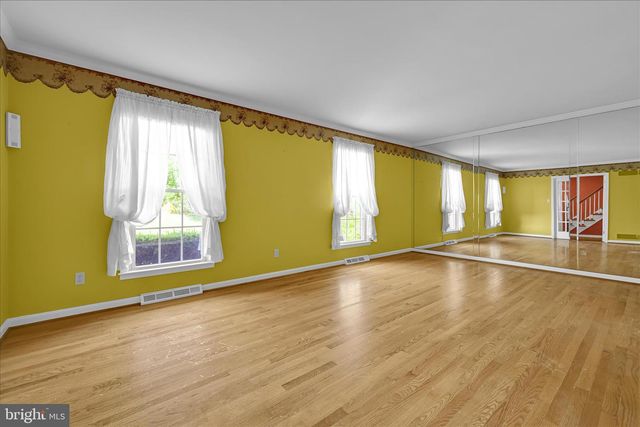 3711 CAYUGA LN, York, PA 17402