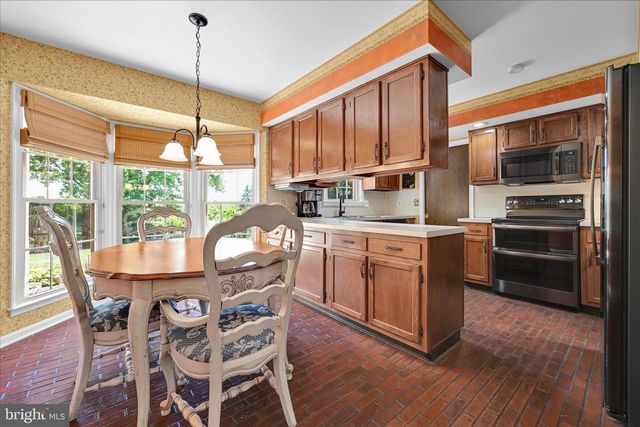 3711 CAYUGA LN, York, PA 17402