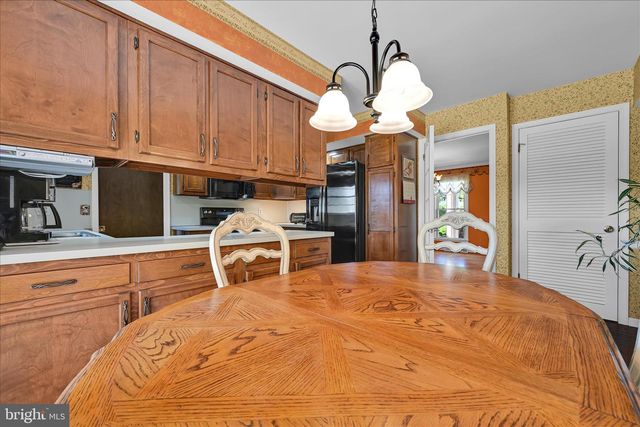 3711 CAYUGA LN, York, PA 17402