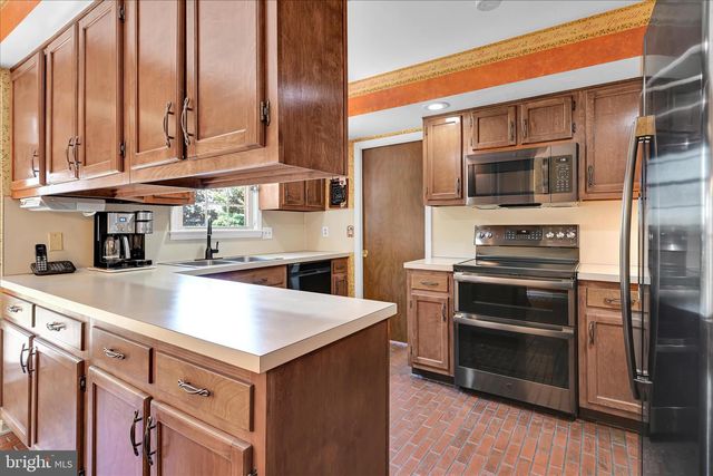 3711 CAYUGA LN, York, PA 17402