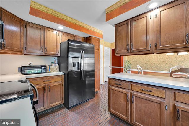 3711 CAYUGA LN, York, PA 17402