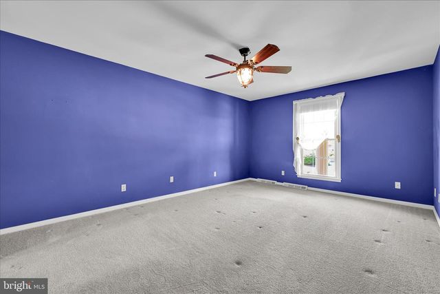 3711 CAYUGA LN, York, PA 17402