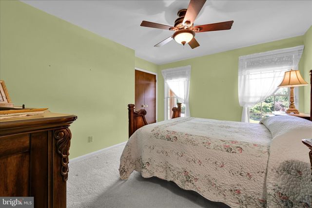 3711 CAYUGA LN, York, PA 17402