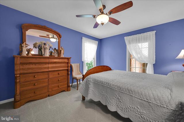 3711 CAYUGA LN, York, PA 17402