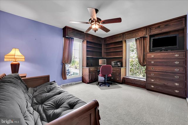 3711 CAYUGA LN, York, PA 17402