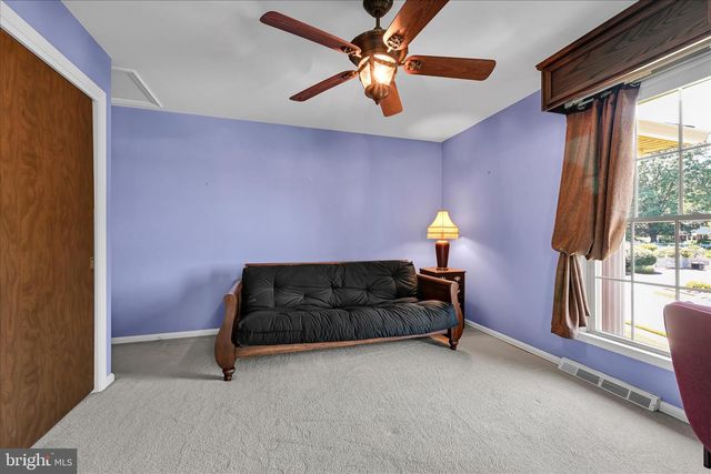 3711 CAYUGA LN, York, PA 17402
