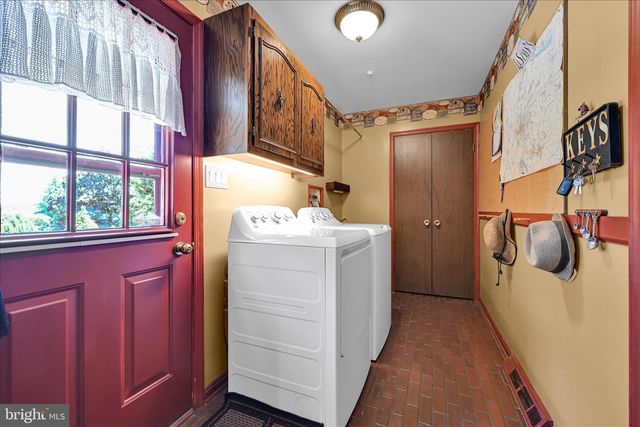 3711 CAYUGA LN, York, PA 17402