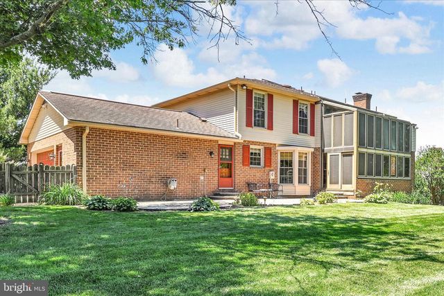 3711 CAYUGA LN, York, PA 17402