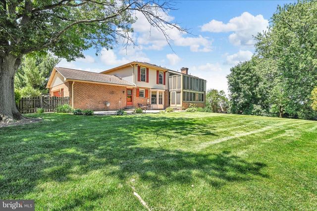 3711 CAYUGA LN, York, PA 17402