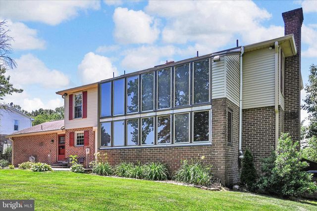 3711 CAYUGA LN, York, PA 17402