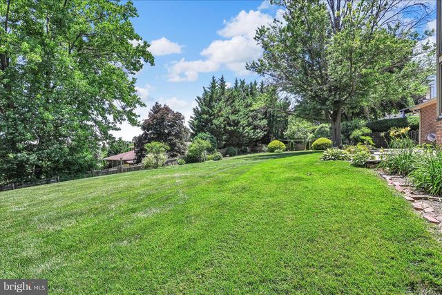 3711 CAYUGA LN, York, PA 17402