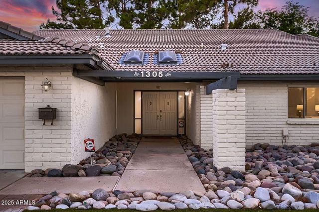 1305 E STEAMBOAT BEND Drive, Tempe, AZ 85283