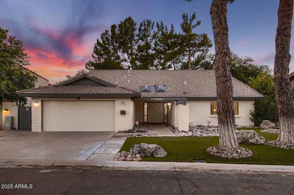 1305 E STEAMBOAT BEND Drive, Tempe, AZ 85283