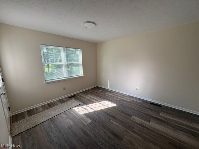459 Hampton Drive, Elyria, OH 44035