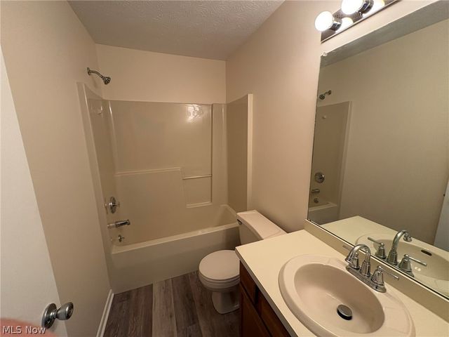 459 Hampton Drive, Elyria, OH 44035