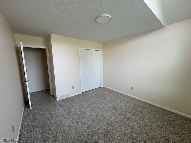 459 Hampton Drive, Elyria, OH 44035