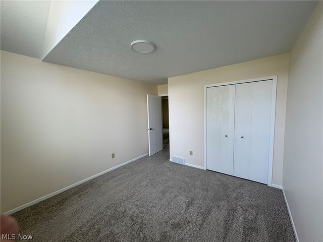 459 Hampton Drive, Elyria, OH 44035