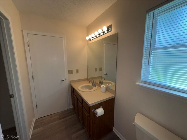 459 Hampton Drive, Elyria, OH 44035