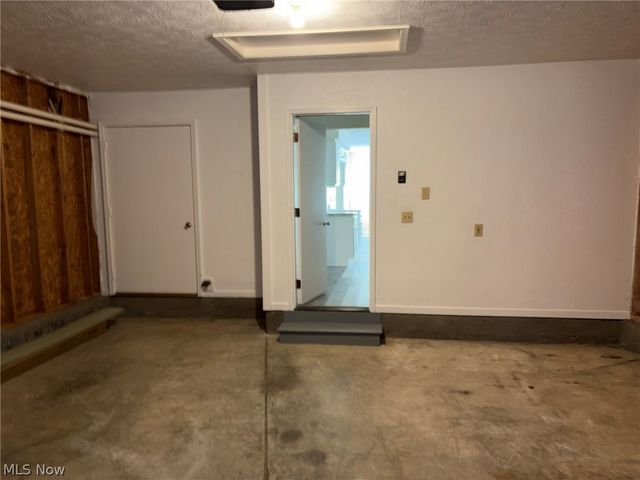 459 Hampton Drive, Elyria, OH 44035