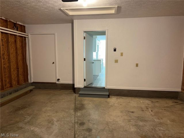 459 Hampton Drive, Elyria, OH 44035